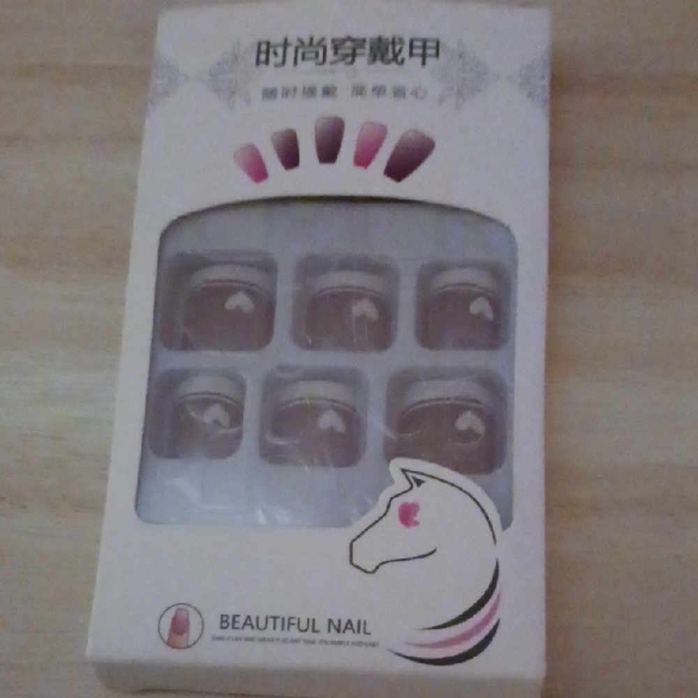 Beautiful Nail Press-On Set